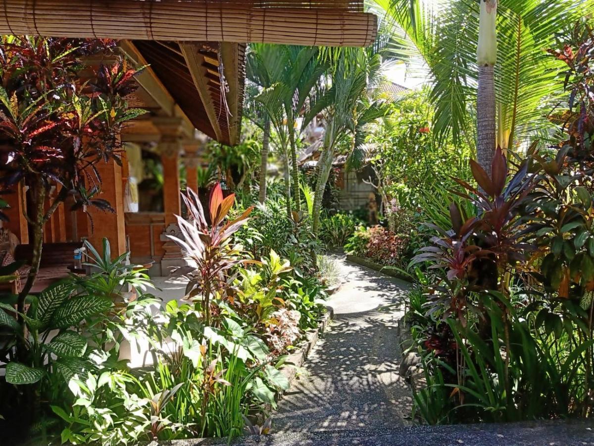 Family Guest House Ubud  Bagian luar foto