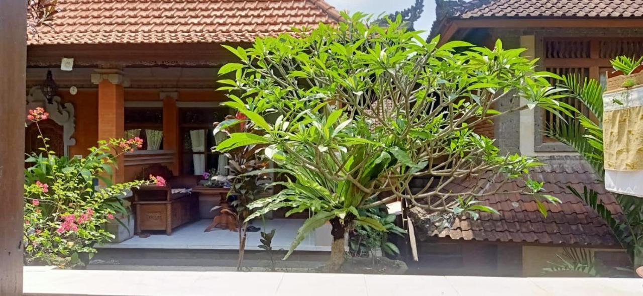 Family Guest House Ubud  Bagian luar foto