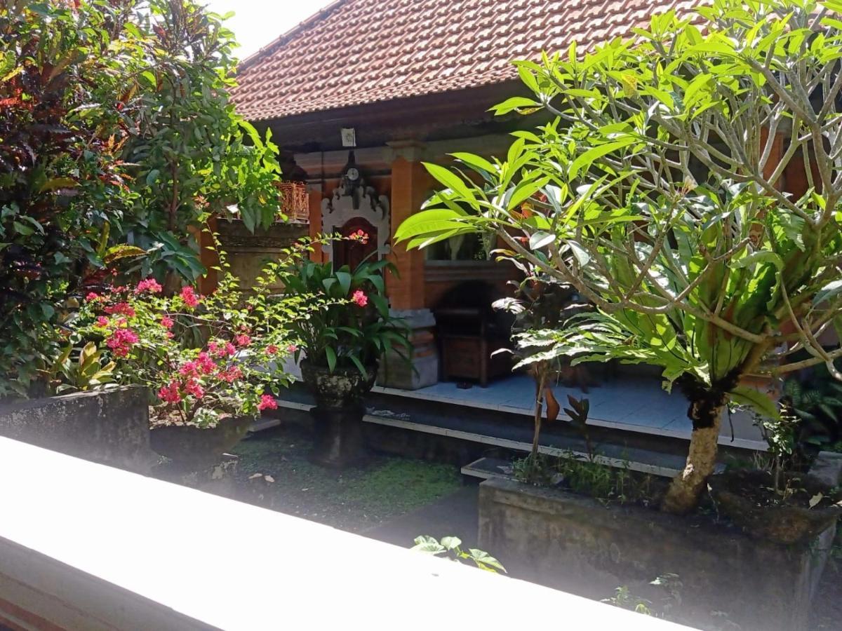 Family Guest House Ubud  Bagian luar foto