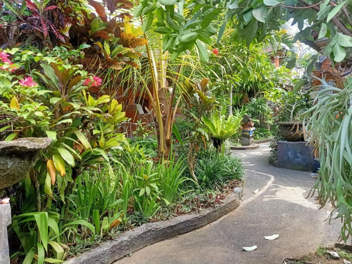 Family Guest House Ubud  Bagian luar foto