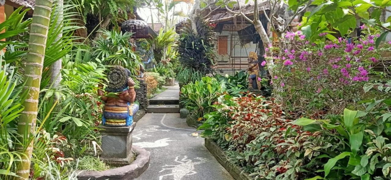Family Guest House Ubud  Bagian luar foto